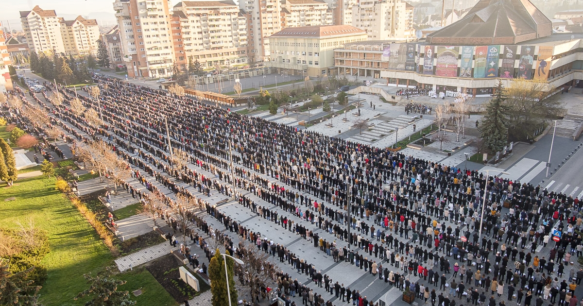 Idén is ezrek gyűltek össze a húsvéti eledelszentelésre Csíkszeredában